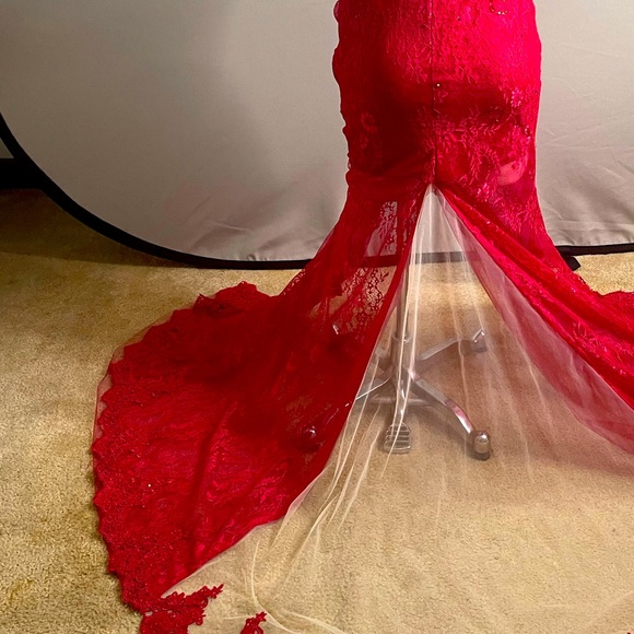 ONE OF A KIND! Red lace and sequin ball gown with neck line and train. - Picture 14 of 16